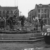 Abbruch des Rostocker Brinckman-Brunnens auf dem Vögenteichplatz 1964 (Foto: Archiv Amt für Stadtgrün der Hansestadt Rostock)