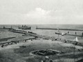 Hafeneinfahrt mit Fährschiff um 1930 (Sammlung Detlev Preuß)