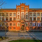Das Universitätshauptgebäude in Rostock (Foto: Berth Brinkmann)